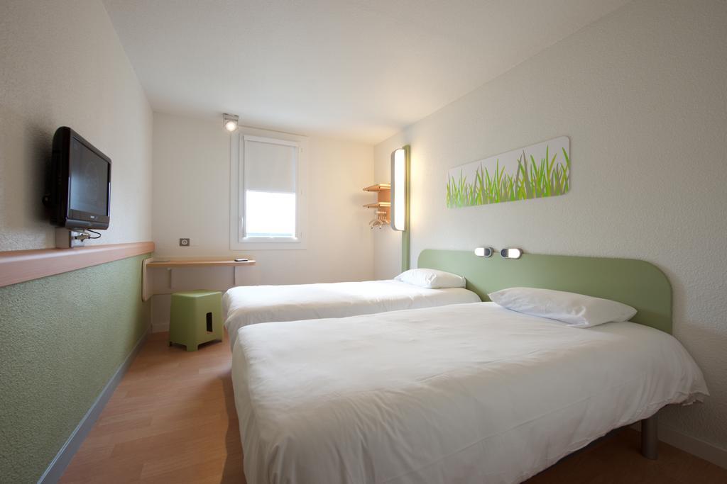 Ibis Budget Pau เลสคาร์ ภายนอก รูปภาพ