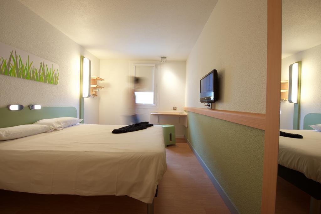 Ibis Budget Pau เลสคาร์ ภายนอก รูปภาพ